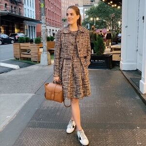 Gal meets glam Tinsley set